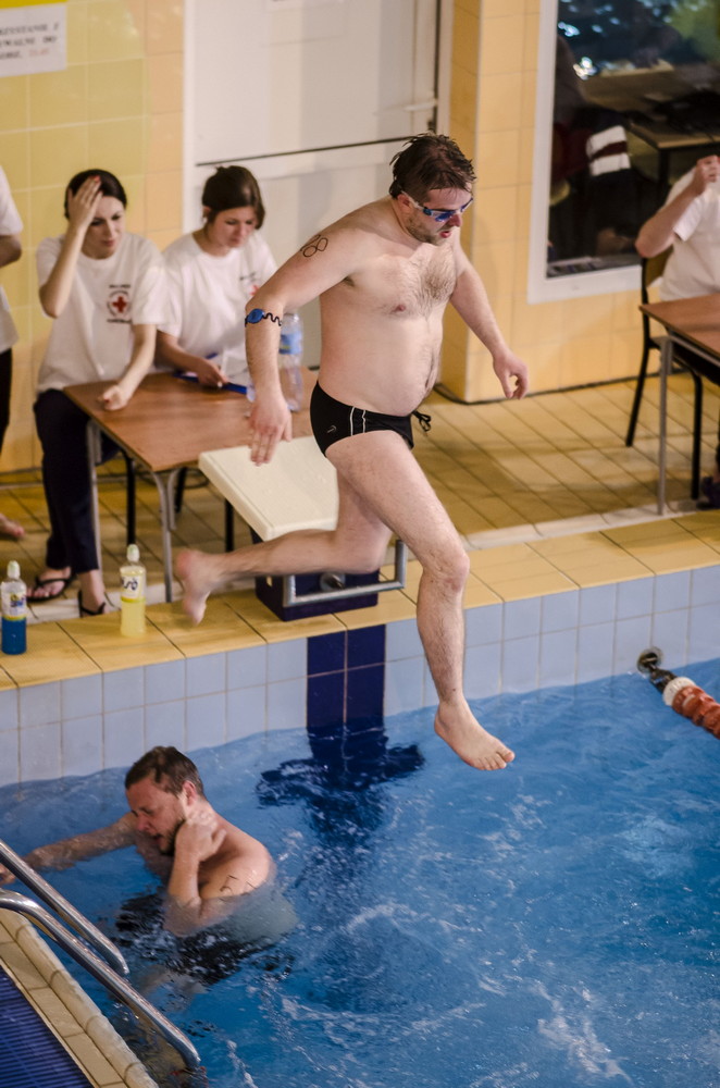 I Nocny Charytatywny Maraton Pływacki. Fot. Karol Słomka