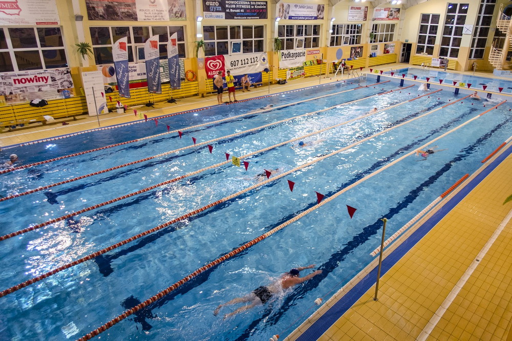 I Nocny Charytatywny Maraton Pływacki. Fot. Karol Słomka