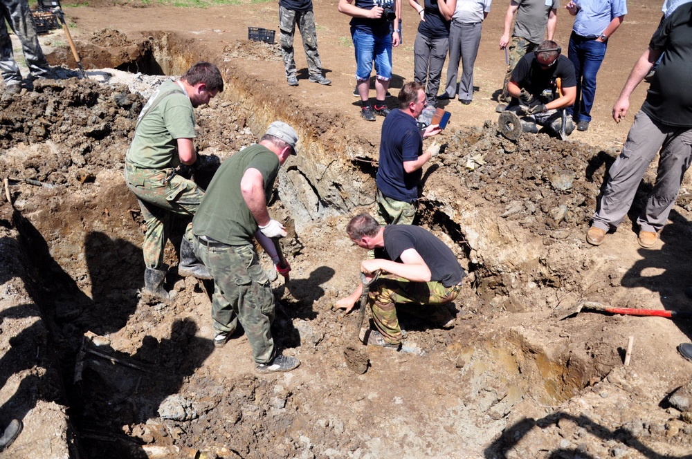Prace archeologiczne: Messerschmitt Bf 109 E. Fot. KrosnoCity.pl