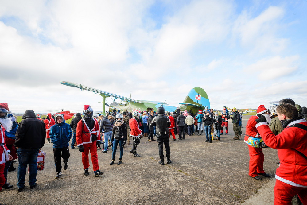 Mikołajki 2015 na lotnisku. Fot. Łukasz Jaracz