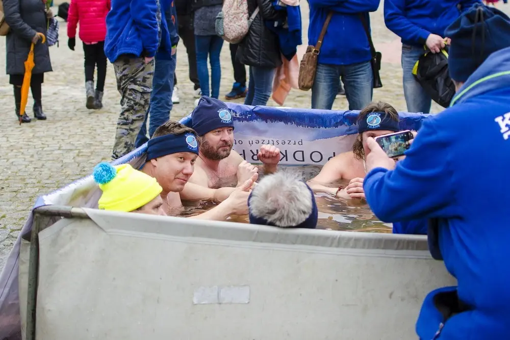 III Krośnieńskie Morsowanie na Rynku. Fot. Karol Słomka