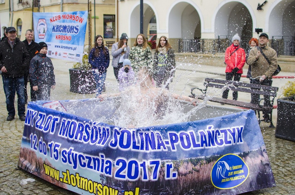 III Krośnieńskie Morsowanie na Rynku. Fot. Karol Słomka