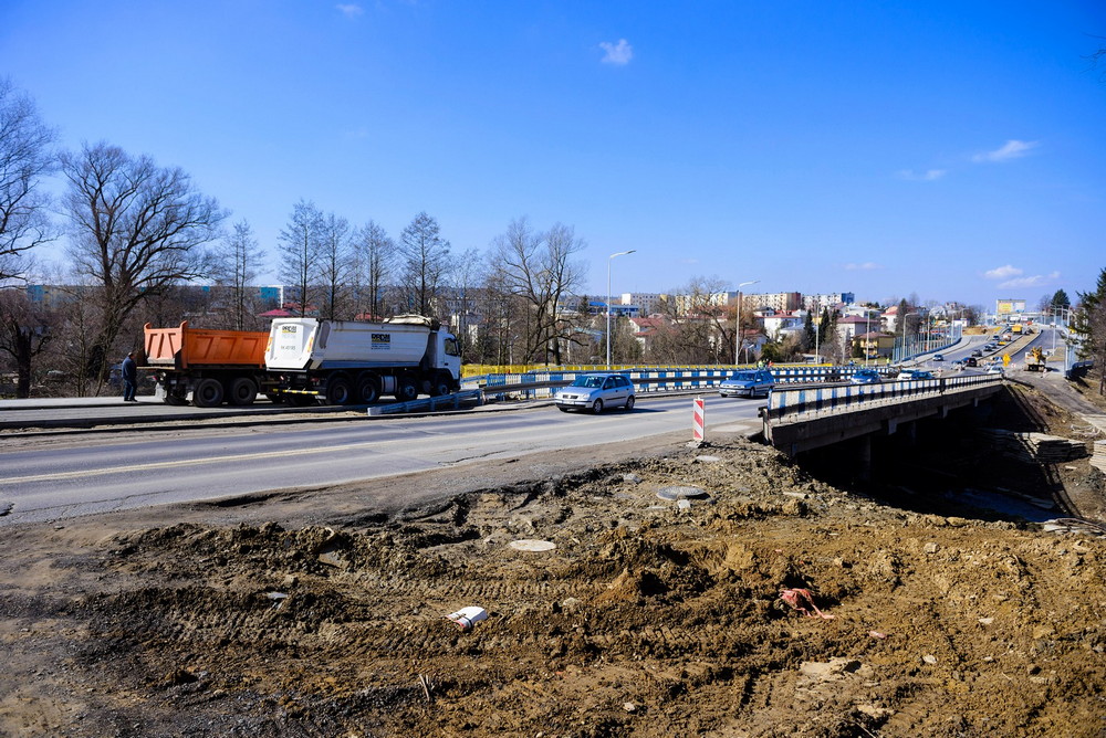Próbne obciążenie mostu na DK28. Fot. Łukasz Jaracz