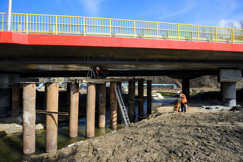 Próbne obciążenie mostu na DK28. Fot. Łukasz Jaracz