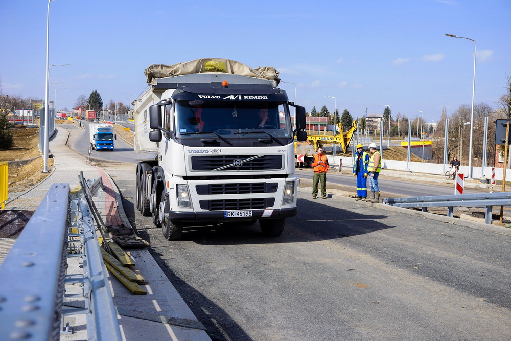 Próbne obciążenie mostu na DK28. Fot. Łukasz Jaracz