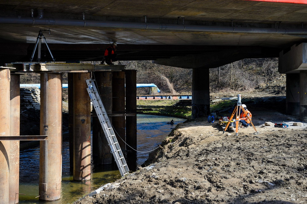 Próbne obciążenie mostu na DK28. Fot. Łukasz Jaracz