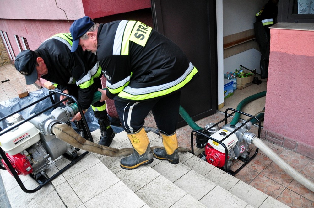 Zalane domy, parkingi i posesje - skutki burzy jaka przeszła nad Krosnem