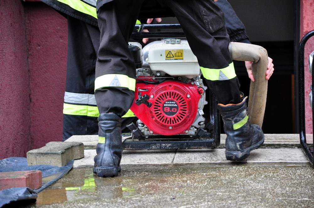 Zalane domy, parkingi i posesje - skutki burzy jaka przeszła nad Krosnem