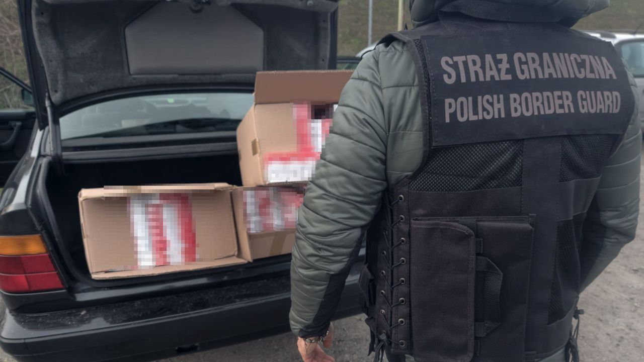 Ujawnione nielegalne papierosy.