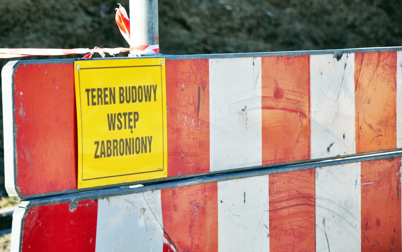 Trwaja prace przy budowie wiaduktu na DK 28