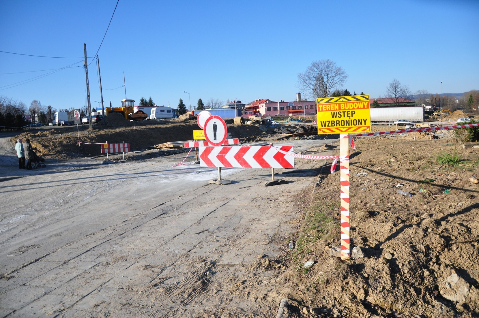 Trwaja prace przy budowie wiaduktu na DK 28