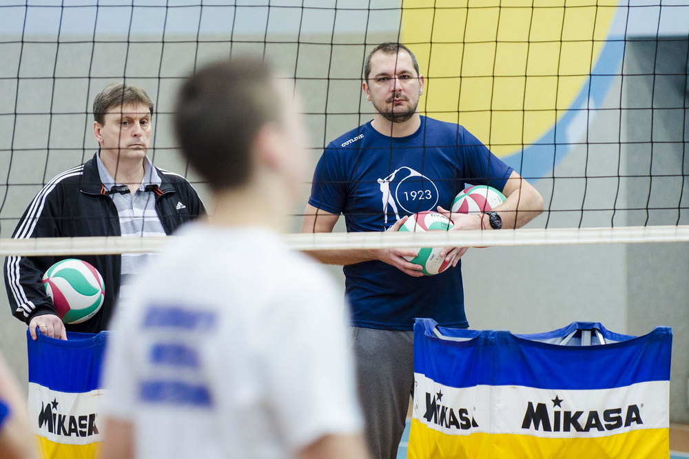 Paweł Papke na siatkarskim treningu w Krośnie. Fot. Karol Słomka