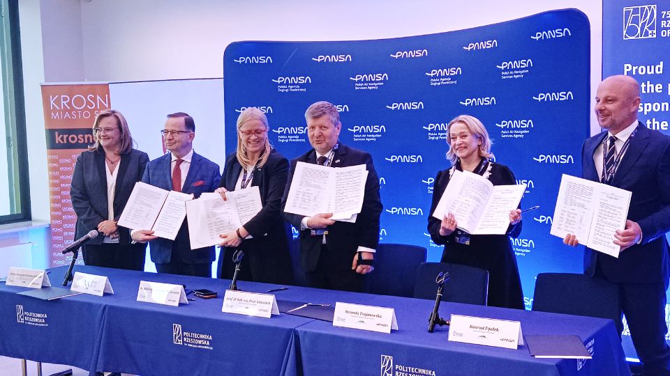 Podpisano umowę o utworzeniu Podkarpackiego Centrum Kompetencji. Krosno w centrum rozwoju technologii dronowych.