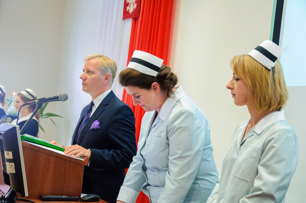 Wręczenie dyplomów pielęgniarstwa. Fot. Piotr Dymiński