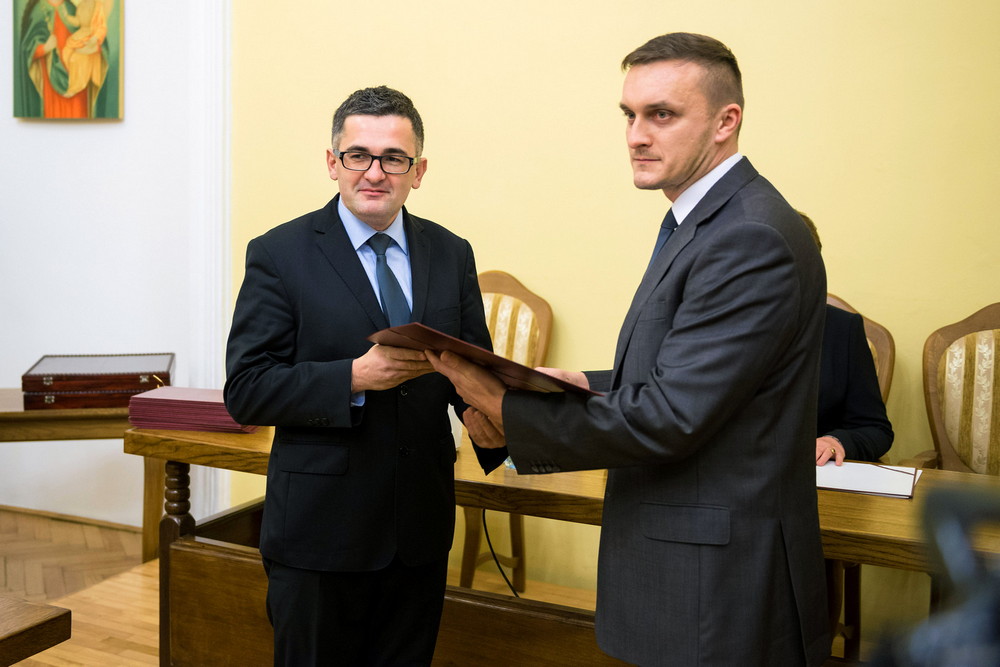 Radni Krosna zaczynają kadencję w dobrych humorach. Fot. Łukasz Jaracz