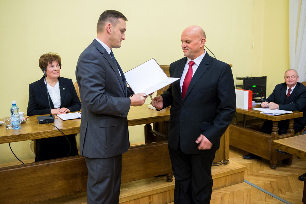 Radni Krosna zaczynają kadencję w dobrych humorach. Fot. Łukasz Jaracz