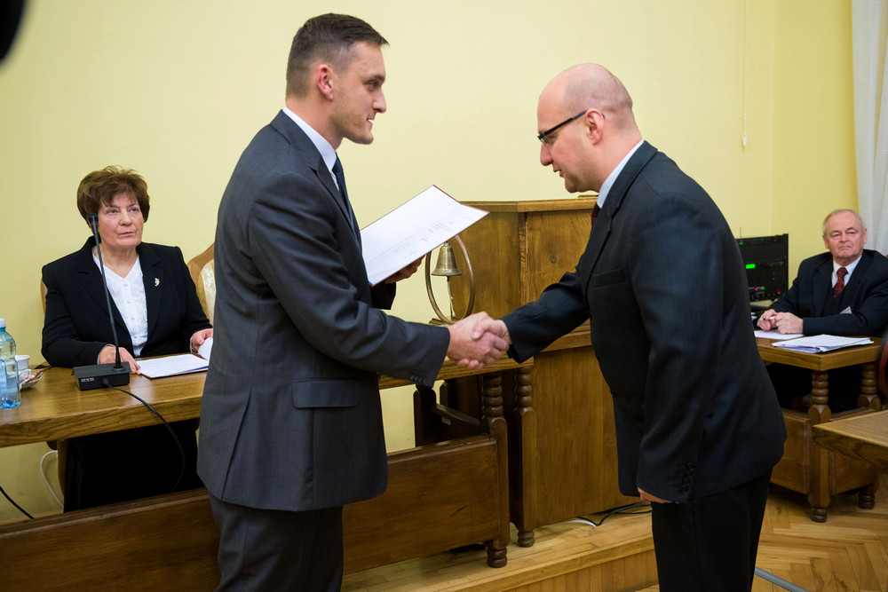 Radni Krosna zaczynają kadencję w dobrych humorach. Fot. Łukasz Jaracz