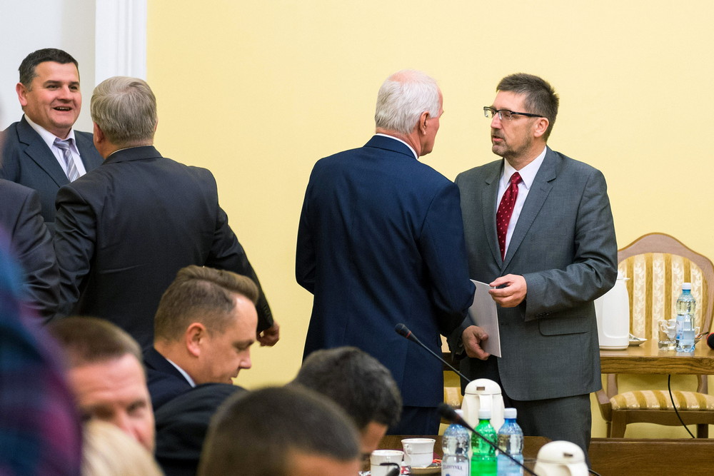 Radni Krosna zaczynają kadencję w dobrych humorach. Fot. Łukasz Jaracz
