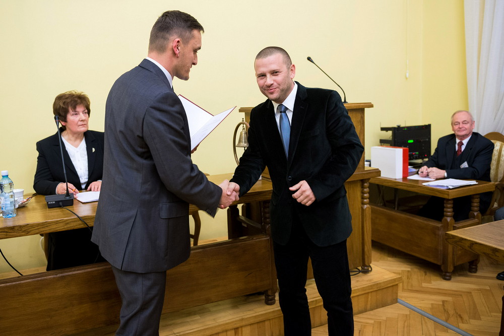 Radni Krosna zaczynają kadencję w dobrych humorach. Fot. Łukasz Jaracz