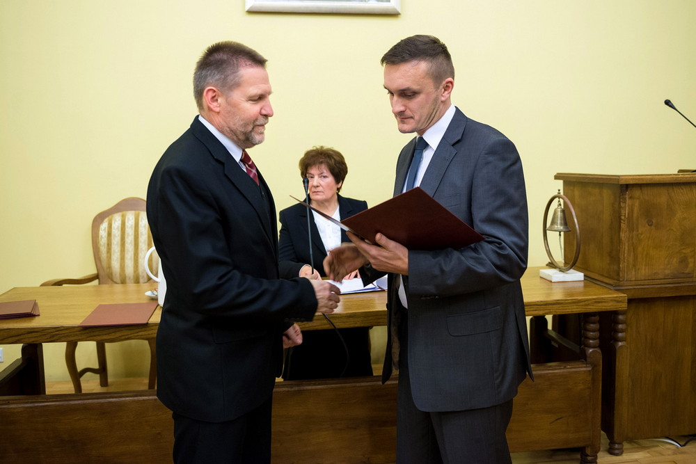 Radni Krosna zaczynają kadencję w dobrych humorach. Fot. Łukasz Jaracz