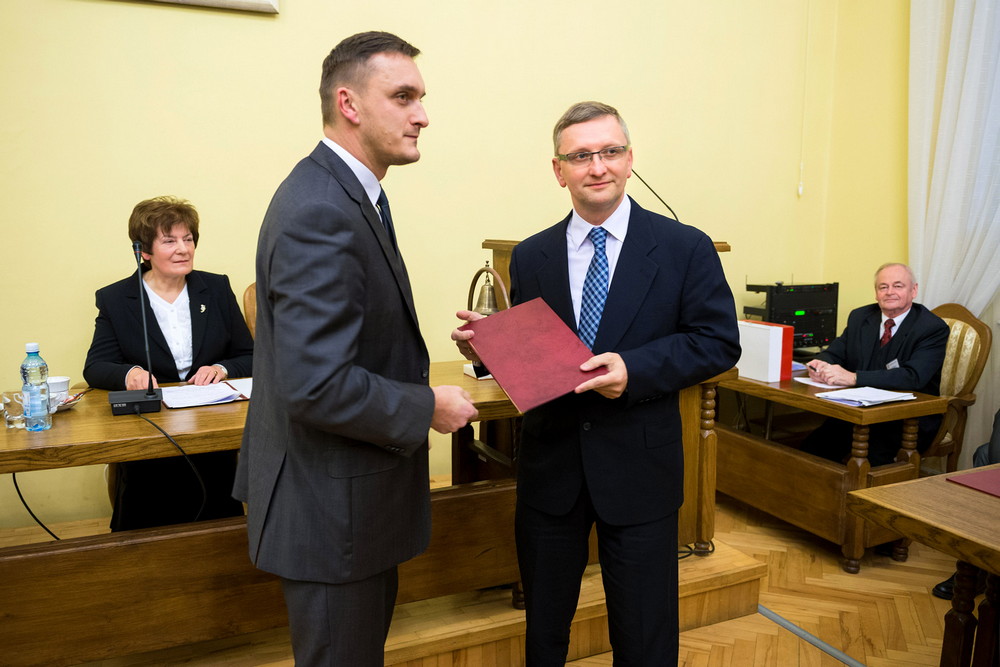 Radni Krosna zaczynają kadencję w dobrych humorach. Fot. Łukasz Jaracz