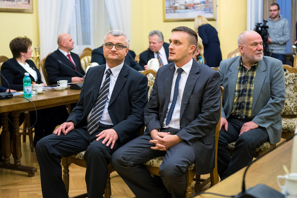 Radni Krosna zaczynają kadencję w dobrych humorach. Fot. Łukasz Jaracz