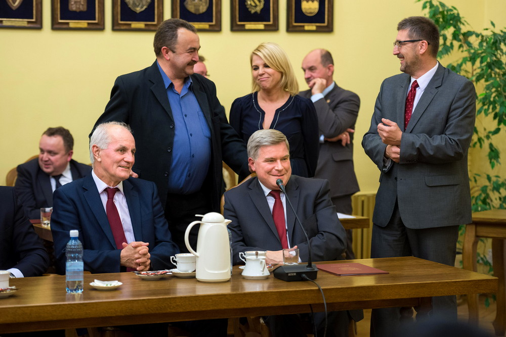 Radni Krosna zaczynają kadencję w dobrych humorach. Fot. Łukasz Jaracz