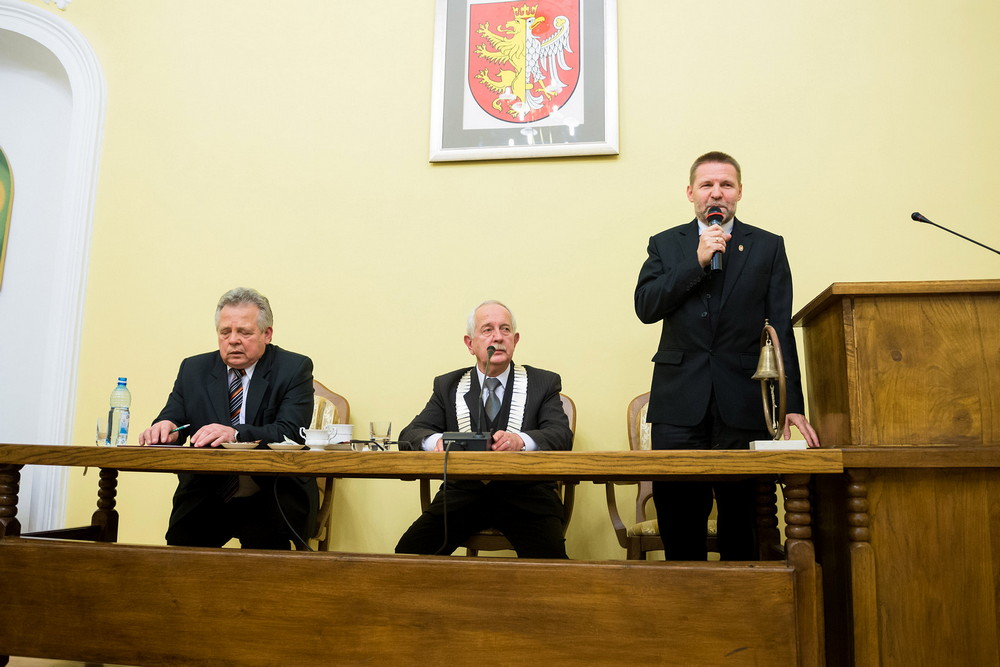 Radni Krosna zaczynają kadencję w dobrych humorach. Fot. Łukasz Jaracz