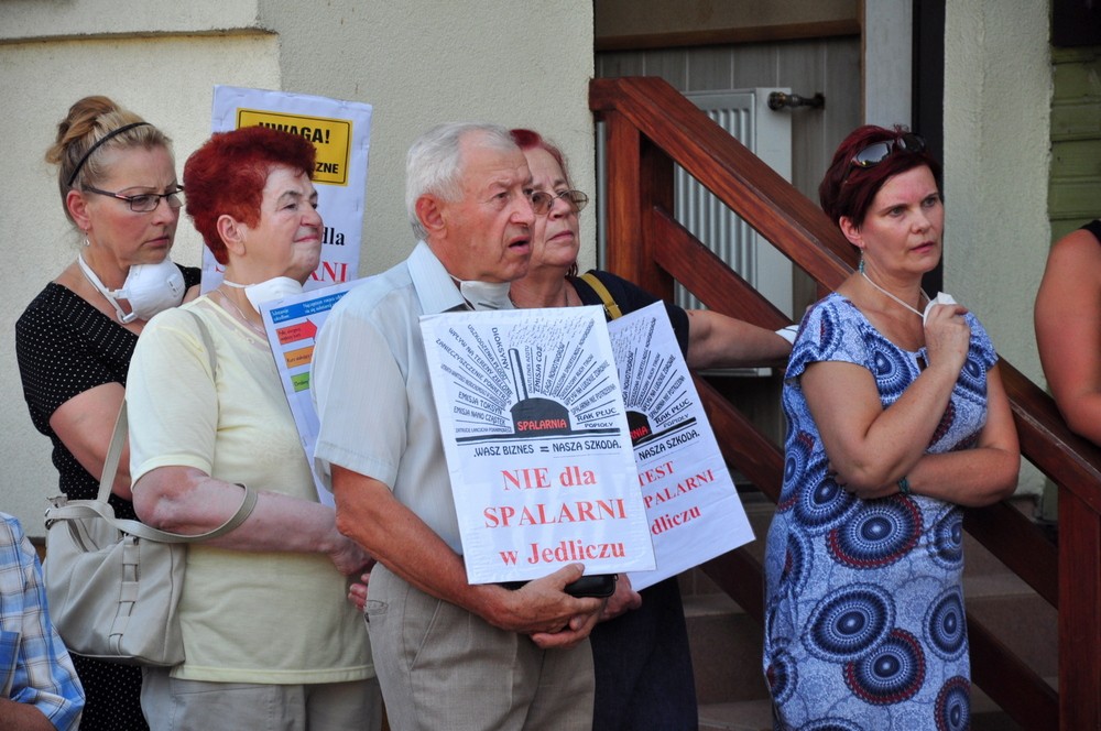 Protestowali przeciwko spalarni w Jedliczu!. Fot. Piotr Dymiński
