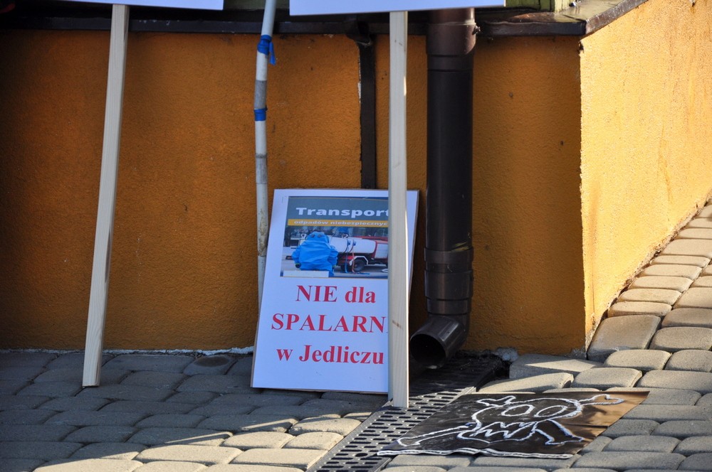 Protestowali przeciwko spalarni w Jedliczu!. Fot. Piotr Dymiński