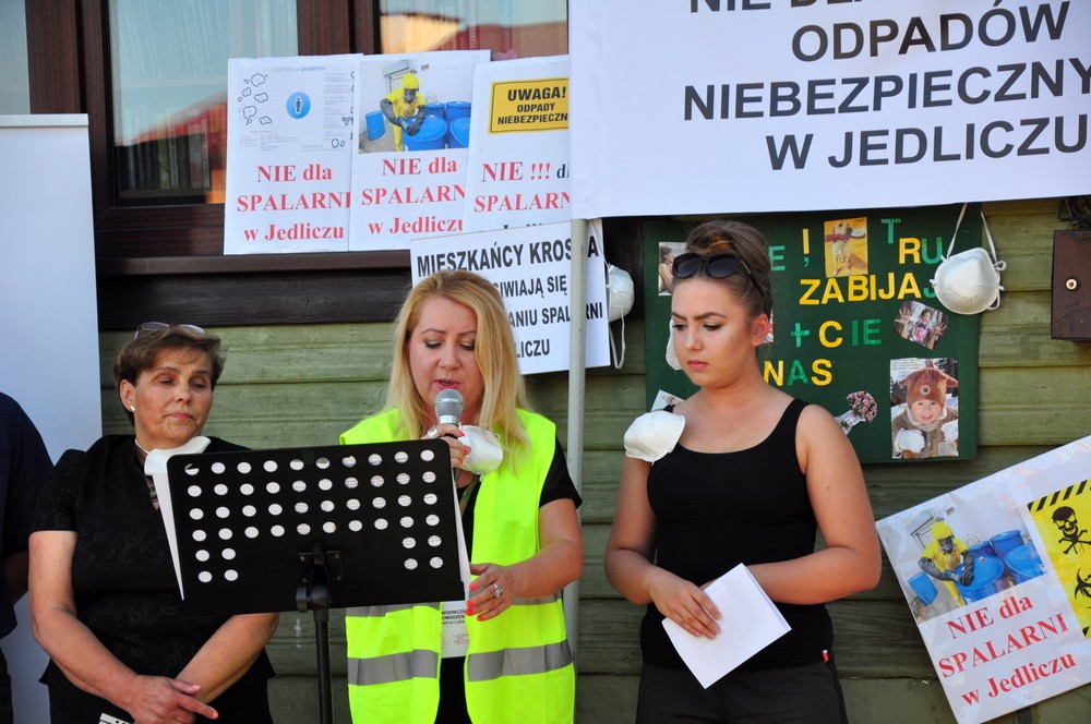 Protestowali przeciwko spalarni w Jedliczu!. Fot. Piotr Dymiński