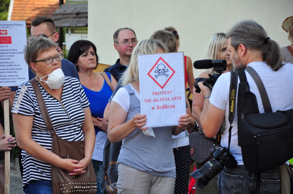 Protestowali przeciwko spalarni w Jedliczu!. Fot. Piotr Dymiński