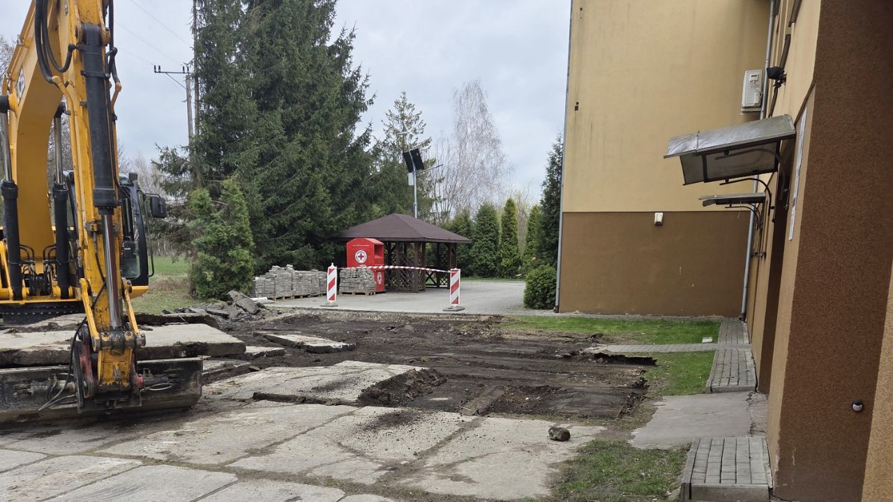 Zagospodarowanie terenu przy Domu Ludowym w Żarnowcu