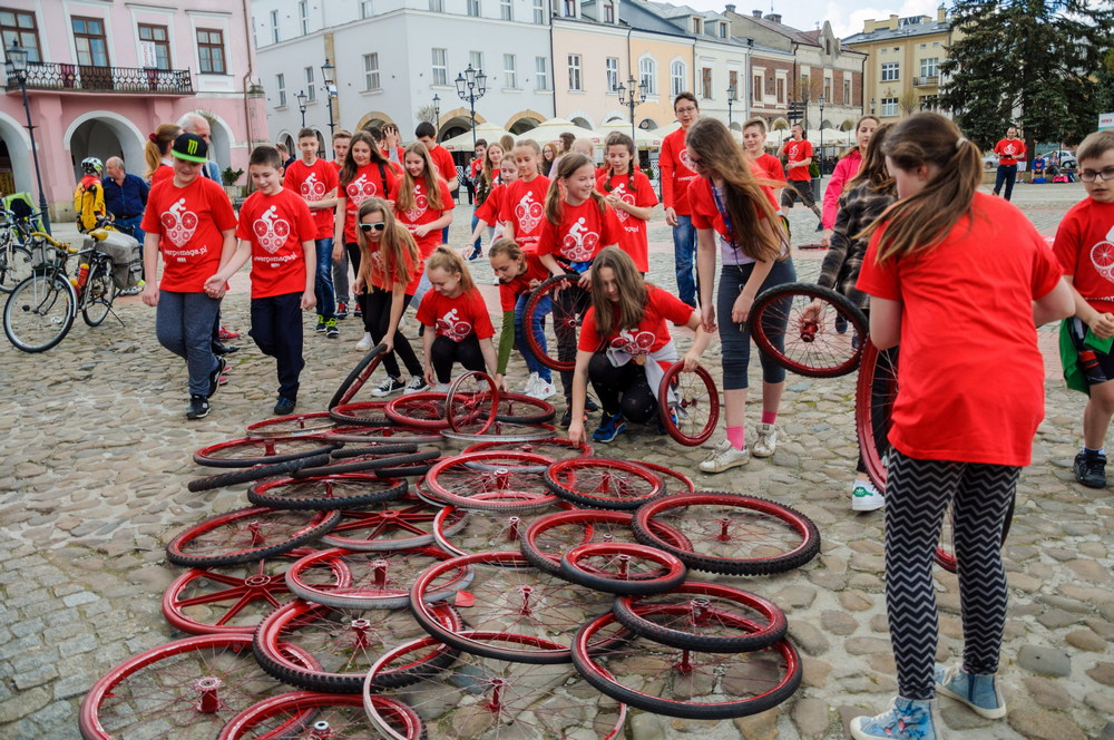 "Rower Pomaga". Fot. Piotr Dymiński