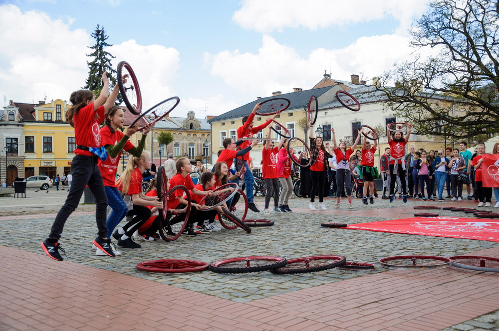 "Rower Pomaga". Fot. Piotr Dymiński