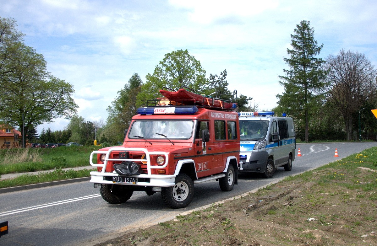 Kolizja spadochroniarza z drzewem.Zdjęcia z akcji ratowników