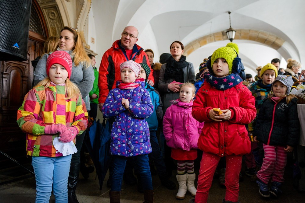 Święcenie pokarmów na rynku. Fot. Łukasz Jaracz