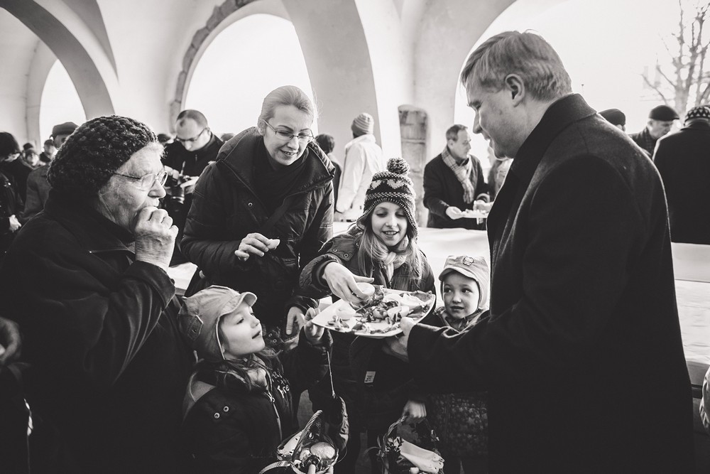 Święcenie pokarmów na rynku. Fot. Łukasz Jaracz