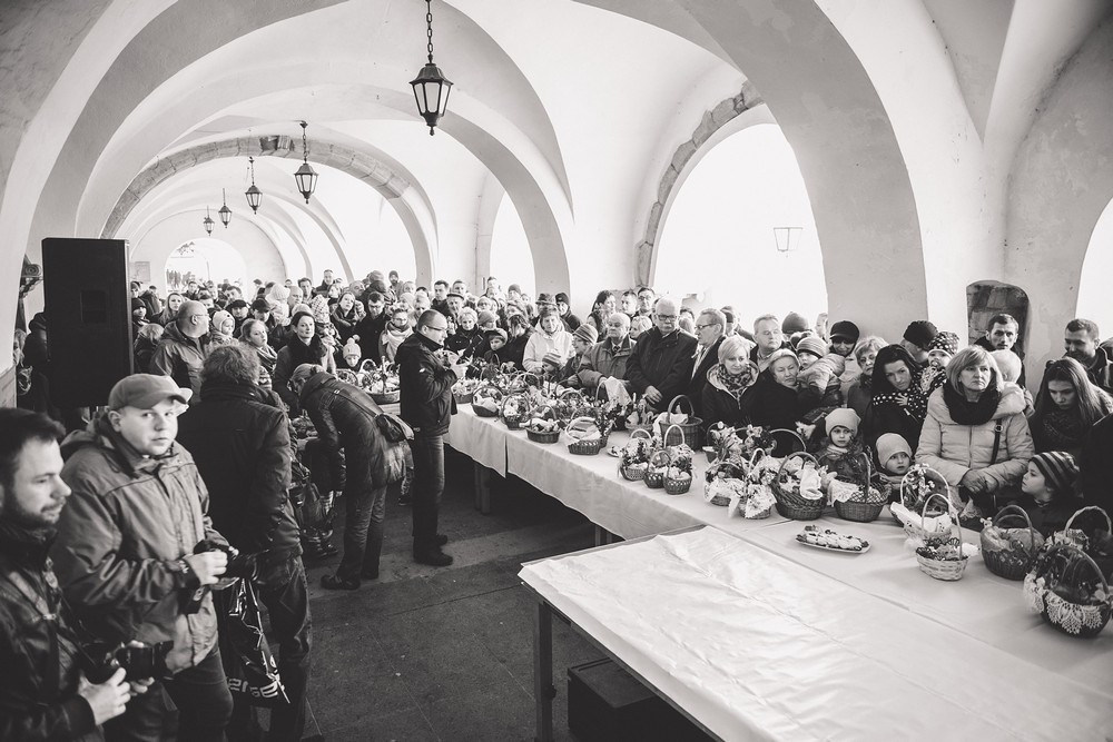 Święcenie pokarmów na rynku. Fot. Łukasz Jaracz