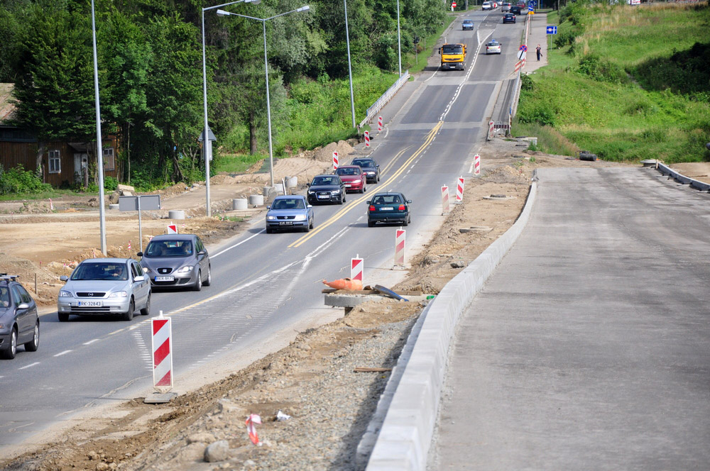 Niebawem pojedziemy połową wiaduktu. Fotorelacja z prac na DK28