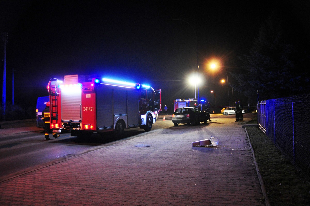 Volkswagenem uderzył w latarnie