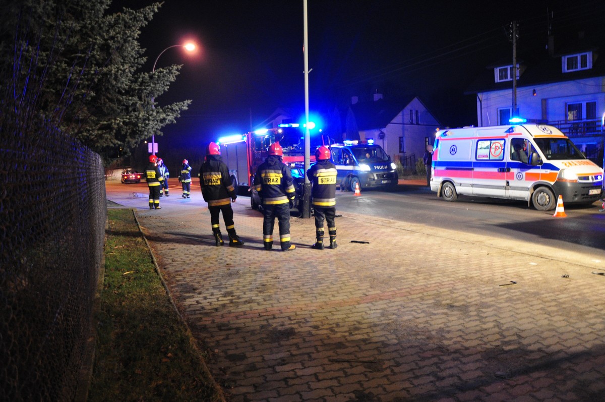 Volkswagenem uderzył w latarnie