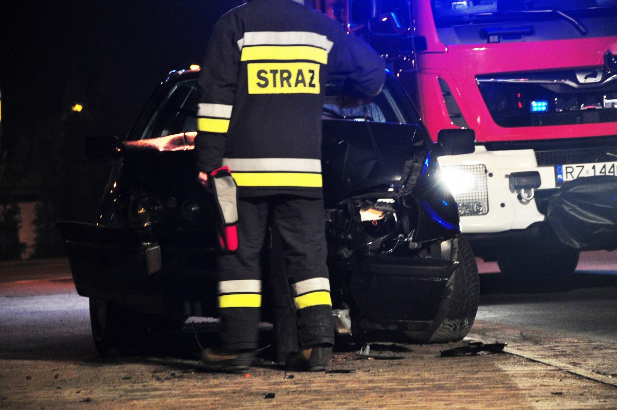 Volkswagenem uderzył w latarnie