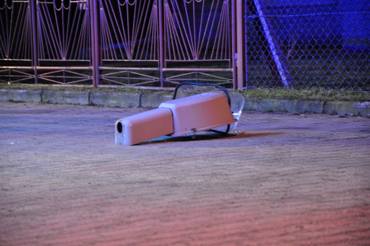 Volkswagenem uderzył w latarnie