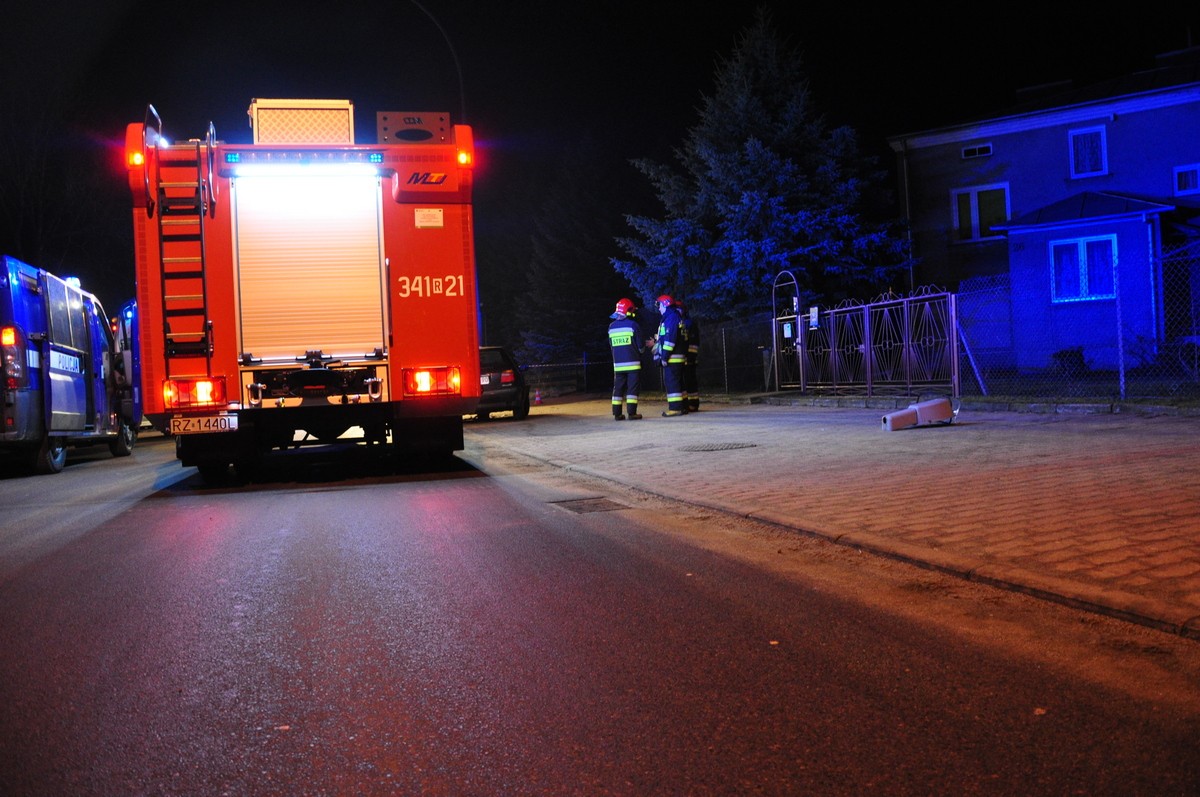 Volkswagenem uderzył w latarnie