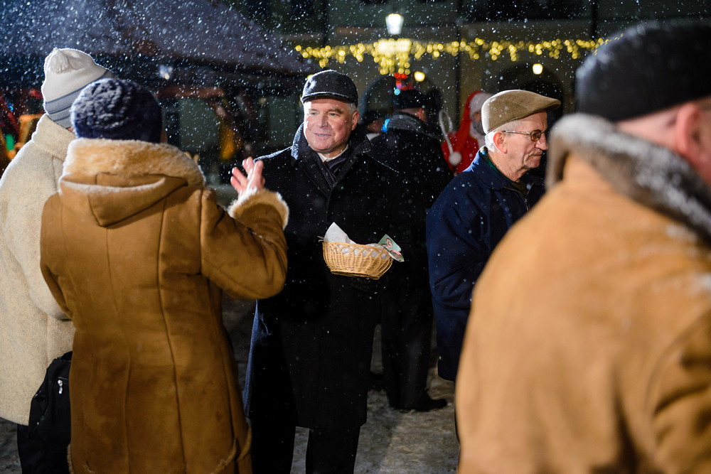 Wigilia 2016 na Rynku w Krośnie. Fot. Łukasz Jaracz