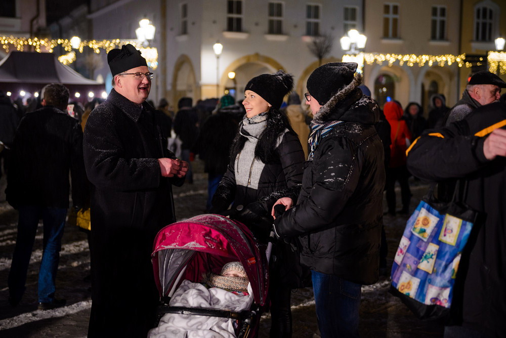 Wigilia 2016 na Rynku w Krośnie. Fot. Łukasz Jaracz