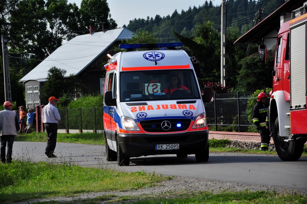 Dachowanie w Bratkówce. Jedna osoba ranna