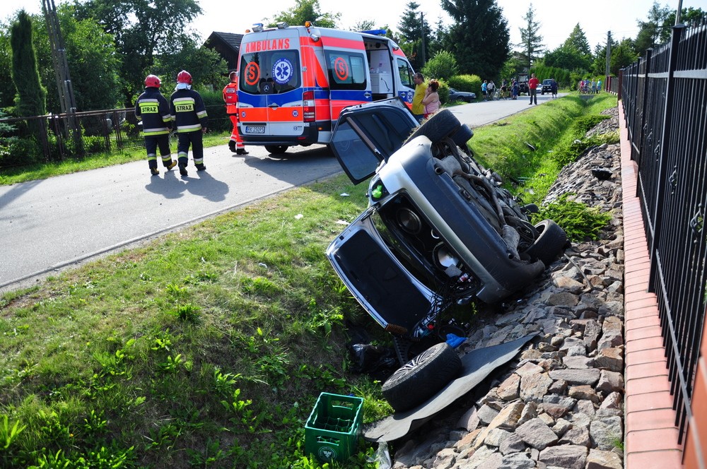 Dachowanie w Bratkówce. Jedna osoba ranna
