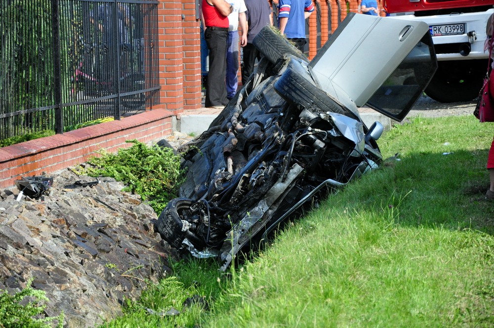 Dachowanie w Bratkówce. Jedna osoba ranna